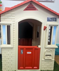Little Tikes Cape Cottage Playhouse – Excellent Condition
