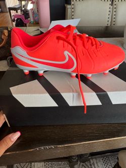 Soccer cleats