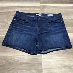 Banana republic roll up shorts size 32
