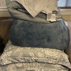 Queen Size Bed With Bedding