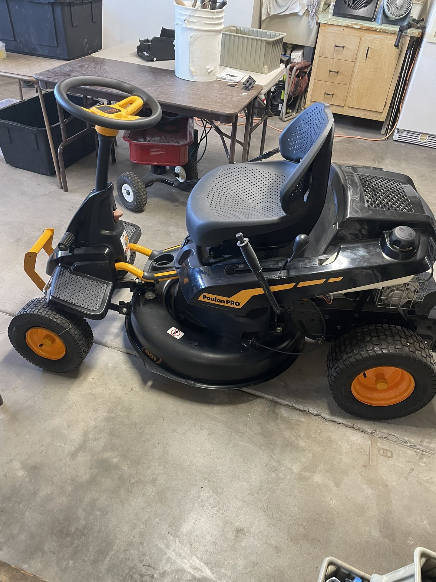 Poulan Pro Riding Lawn Mower