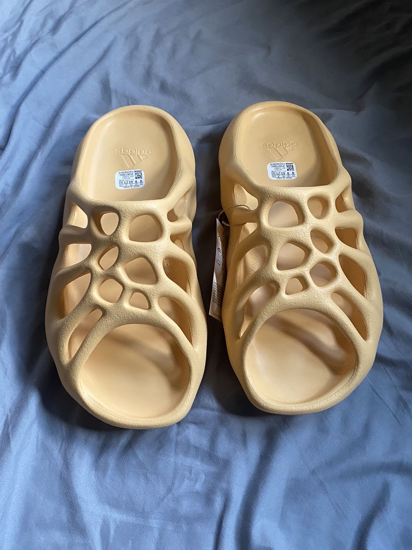 Yeezy Slides 450 for Sale in Escondido, CA - OfferUp