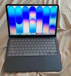 Apple MacBook neo 13 inc with 256gb storage model 8ram a18 pro chip 10/10 one year warranty with receipt