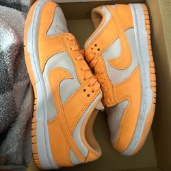 Dunk low size 6 in women