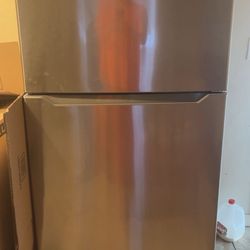 Insignia Stainless Steel Refrigerator –Cash & Pickup Today (Fontana)