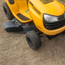 Poulan Pro 2014 Excellent running condition. 19hp 42" cut Asking $600.00/obo