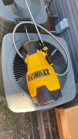 DEWALT Hand Pump Sprayer, 2 Gallons