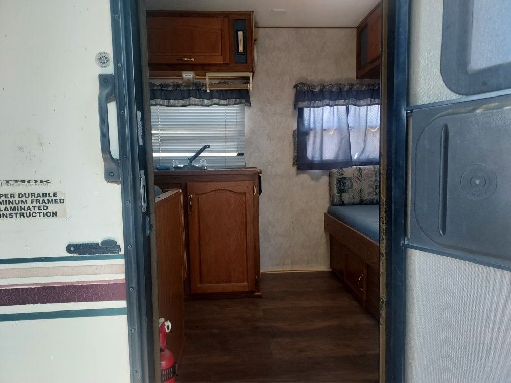 98 Chateau Travel Trailer