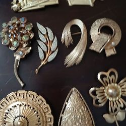 Lot Of 9 Vintage Brooches