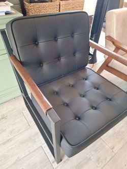 Modern accent chair