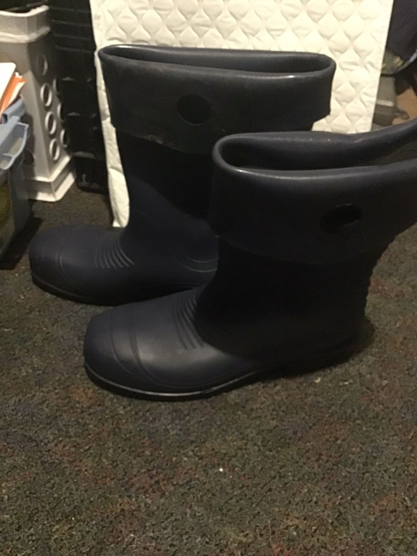 Rubber Steel Toe Safety Boots. ASTM F2413-18: Men 10/ Women 12. Black.