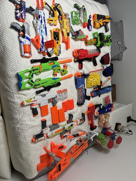 NERF GUNS, Large Assortment