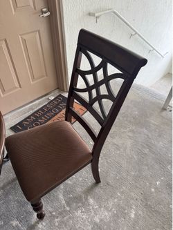Dinning table and 4 chairs,