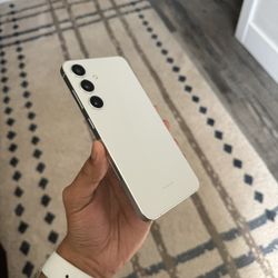 Samsung Galaxy S24 Plus, Pristine Condition, Unlocked, 256 GBs, like new