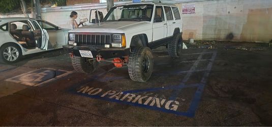 Lifted jeep Cherokee