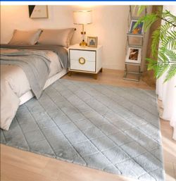 Large Gray Diamond Pattern Area Rug