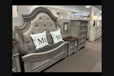 King Size Bedroom Set!