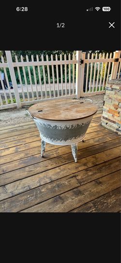 Cocktail/End Table