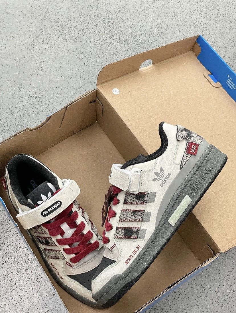 Adidas, size 8