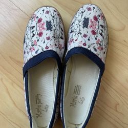 Womens Floral Canvas Espadrilles. Size 6