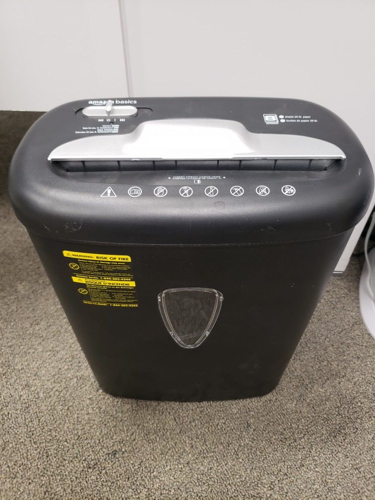 Amazon Basic Paper Shredder