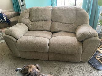 Free reclining loveseat