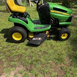 JOHN DEERE LA 105 RIDING LAWNMOWER 