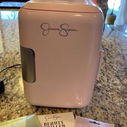 Jessica Simpson Mini Beauty Chiller 