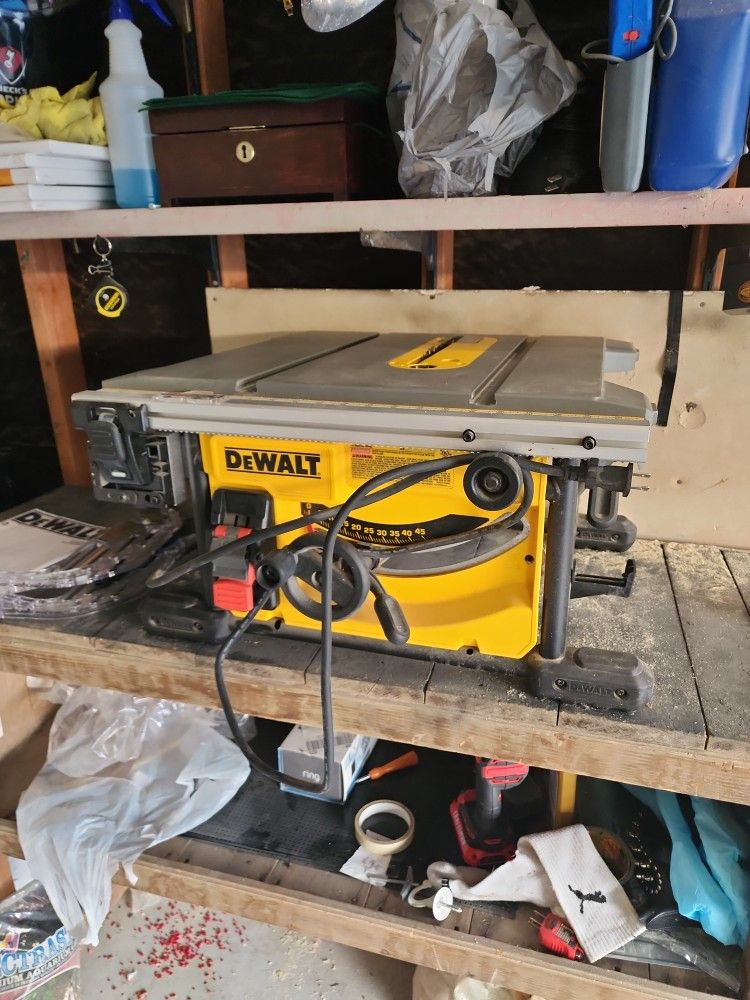Table saw - DeWALT