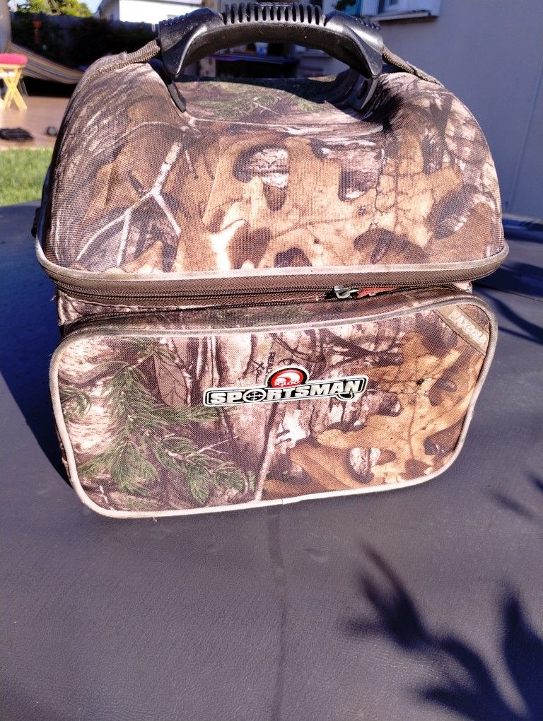 Igloo Sportsman Lunch Box / Cooler for Sale in Miami, FL OfferUp