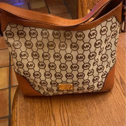 Authentic Michael Kors MILLBROOK LG SHOULDER BAG