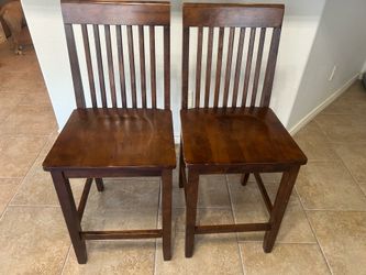 Set of 2 Solid Wood Counter Stools – Great Condition