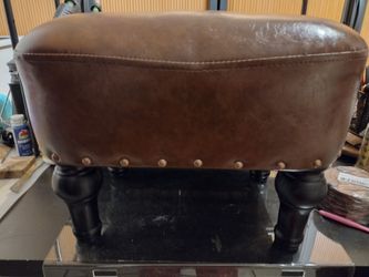 Cmishe foot stool