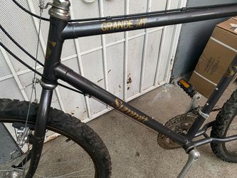 Summit Grande MT Mountain Bike