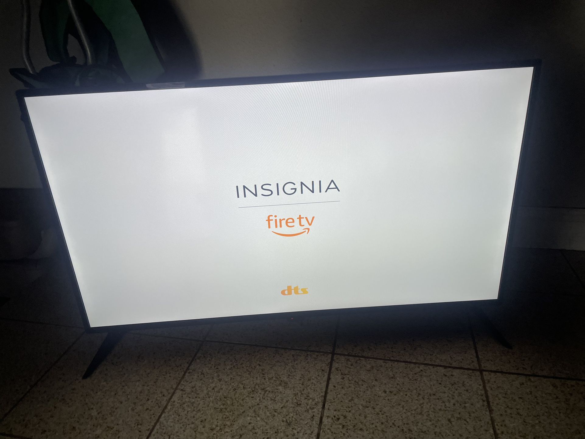 Insignia 42’ Class 420 Series LED full HD Smart Fire tv