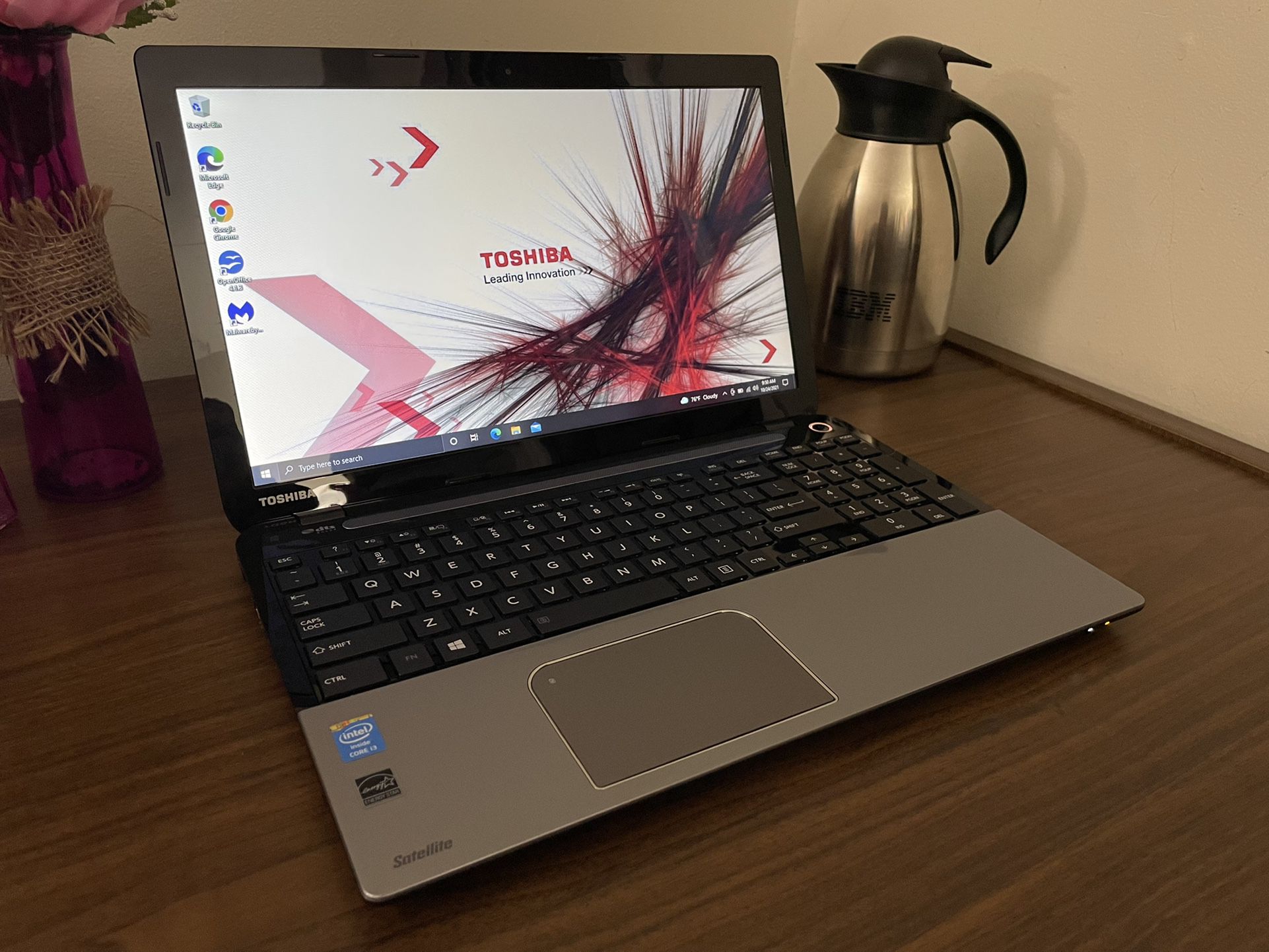 Toshiba Laptop, 8GB, 1TB, Windows 10!