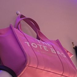 pink large marc jacob’s bag 