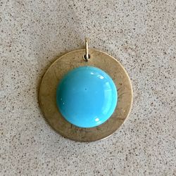 🦋 Pretty, brass disc circle and turquoise colored vintage glass cabochon pendant
