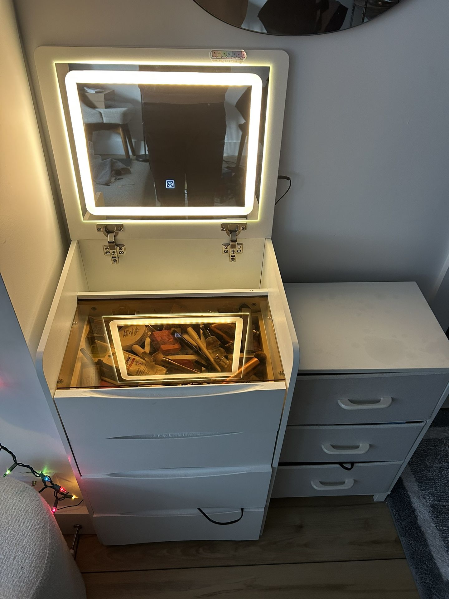 Makeup Vanity With Mirror Adjustable Light Settings Extra Storage On Side