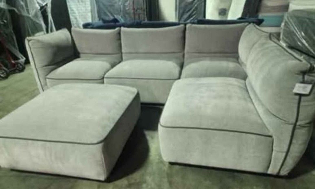 Clearance!! Market Sample LIFESTYLE Alfred Wild Dove 4pc Modular Sectional ➕️ Ottoman