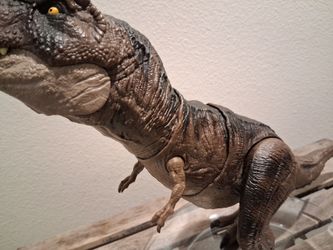 Jurassic world Dominion thrash and devour action figure