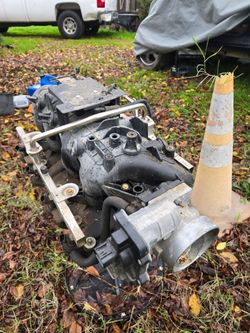 5.3 LS CHEVY SILVERADO INTAKE MANIFOLD !!THROTTLE BODY INJECTORS AND FUEL RAILS INC!!