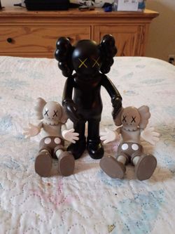 Kaws figurines