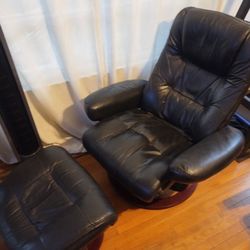 Black Leather Lounge Chair 