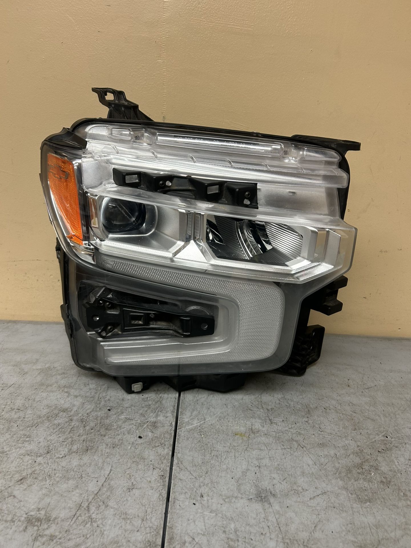 2022 2023 2024 Chevy Silverado Right Passenger Side Headlight Oem