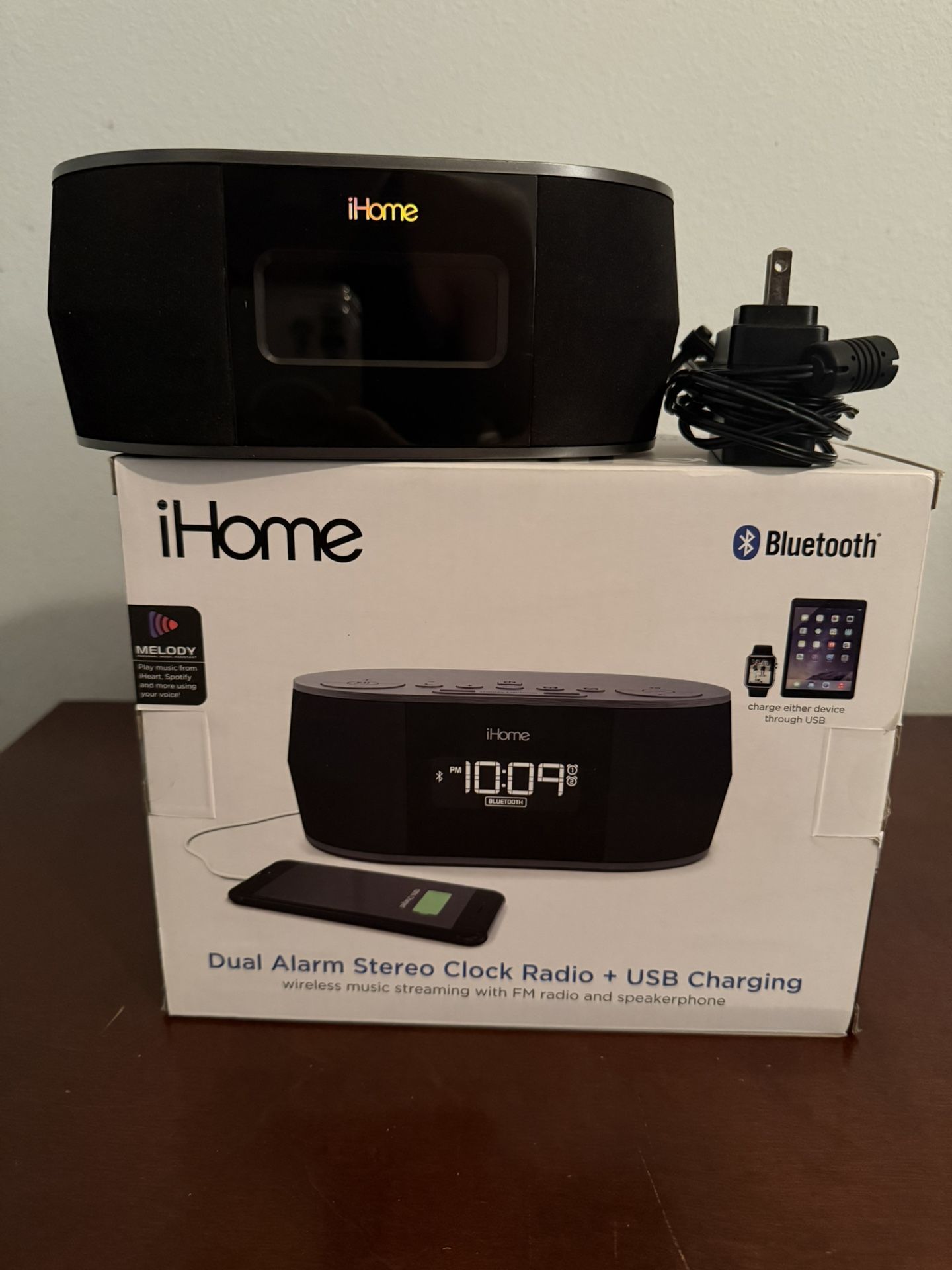 iHome Bluetooth Dual Alarm Clock Radio + USB Charging (Excellent Condition)