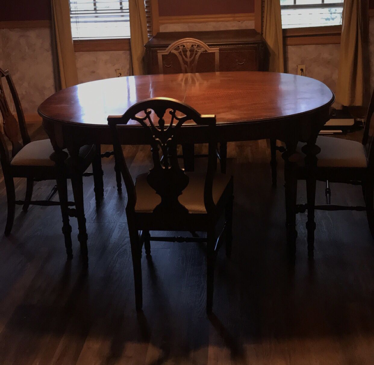 Dining Room Table (Cash Only)
