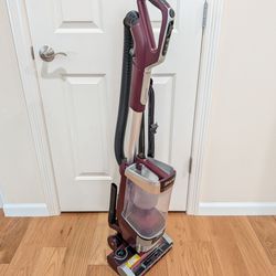 Shark Stratos Upright Vacuum cleaner