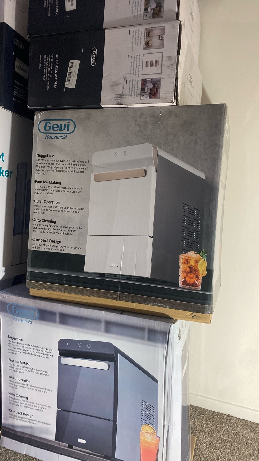 brand new in box ice maker works perfect 