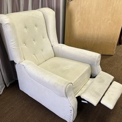 Petite Recliner. DIMENSIONS in PICS. Needs cleaning and feet. 4 Feet online for $7, see pics. 